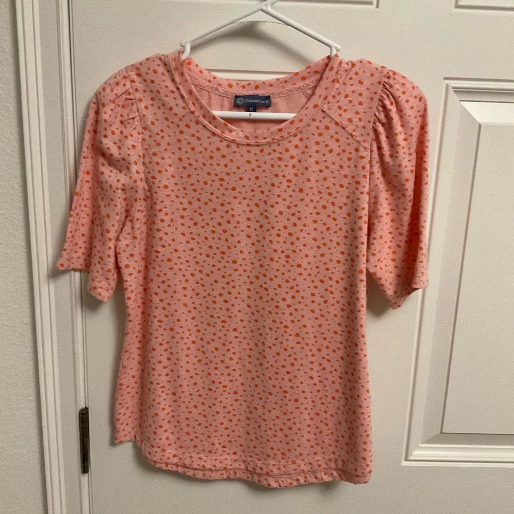 Democracy medium top. - Picture 1 of 6